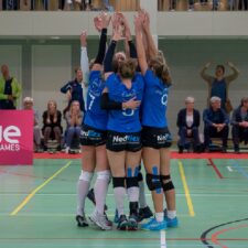 US Amsterdam Dames 1 knokt hard tijdens debuut in de Eredivisie