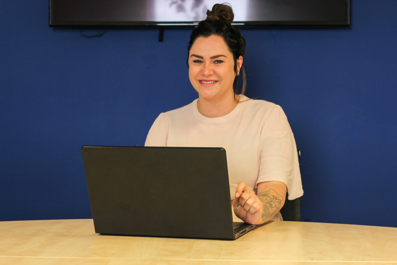 Nedflex Linda achter laptop